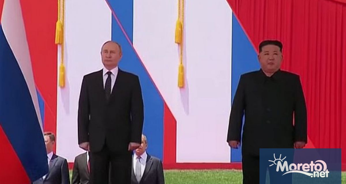 Хиляди севернокорейци скандиращи добре дошъл Путин обхванаха широките булеварди на