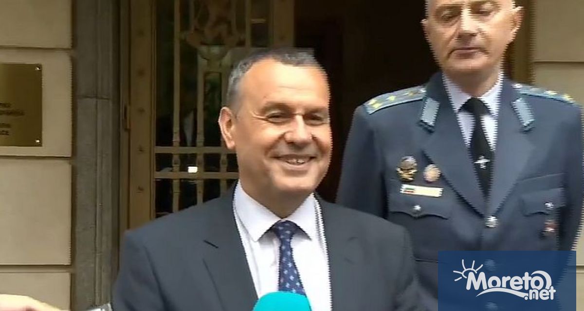 Зам министърът на отбраната Радостин Илиев дава брифинг по повод отказа