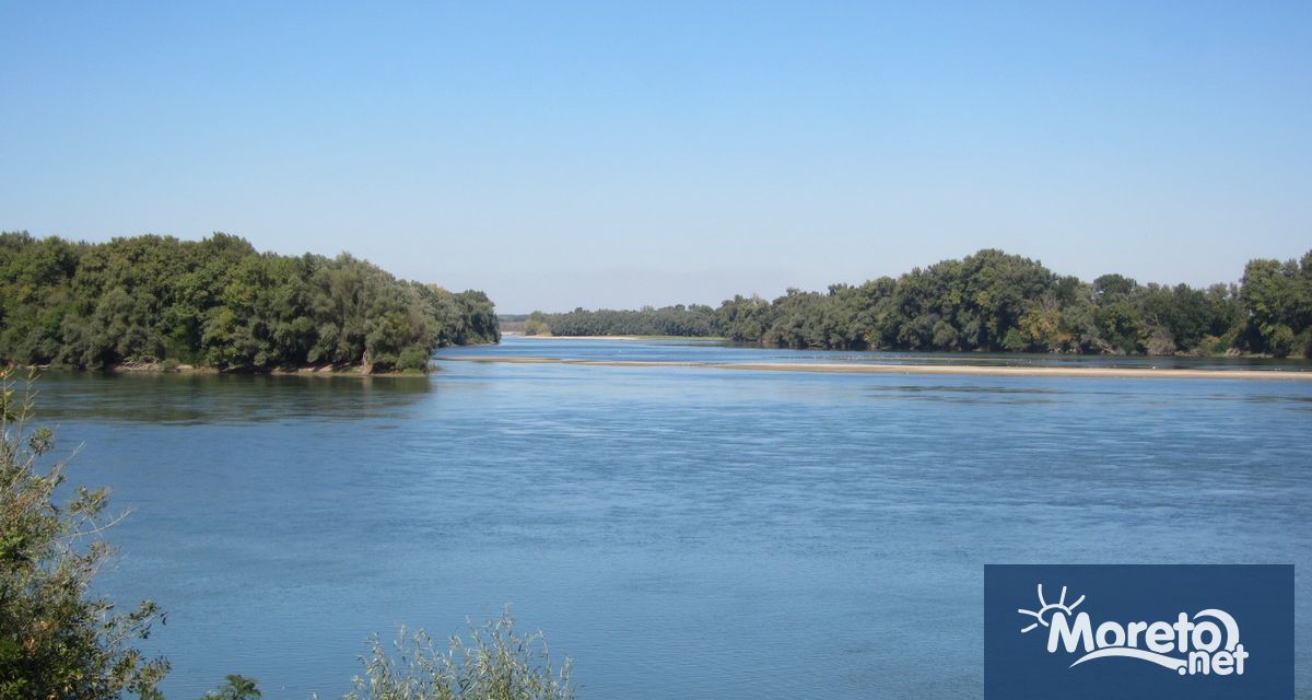 Круизен кораб с над 200 души на борда заседна в