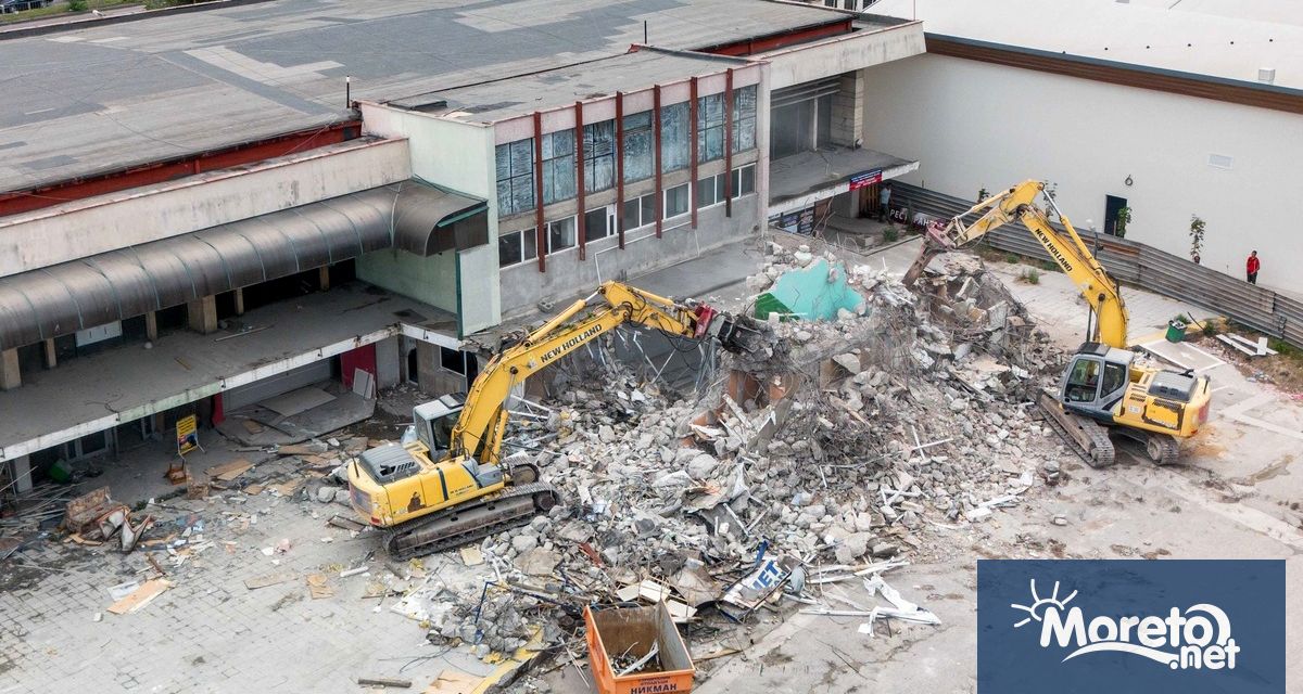 Започна събарянето на старата Автогара във Варна Кадри от птичи