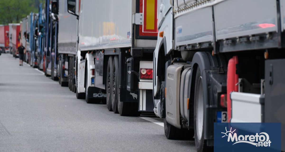 Движението на тежкотоварните камиони над 12 тона е спряно от