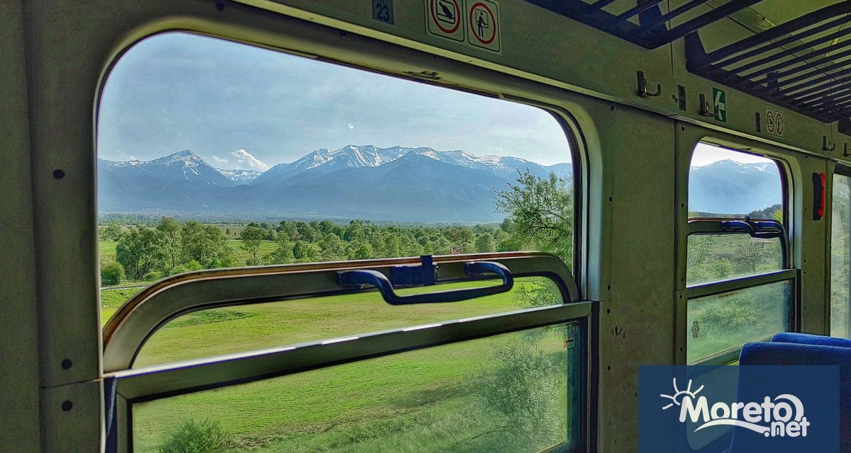 След успешно стартиралите съботно неделни атракционни влакове по теснолинейката през юли