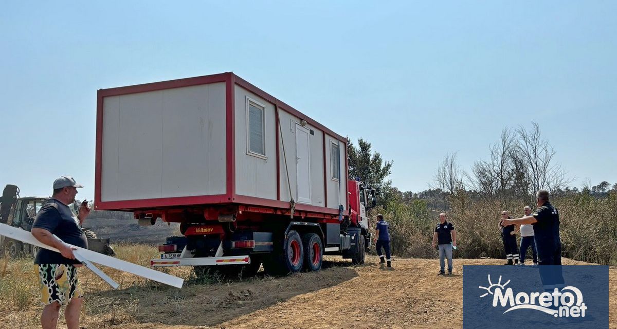 Днес поетапно започва доставката на 15 пригодни за живеене контейнери