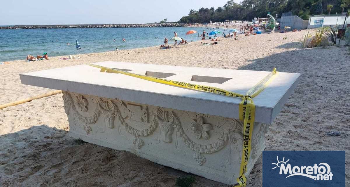 Докато е на почивка в морската столица бивш служител на