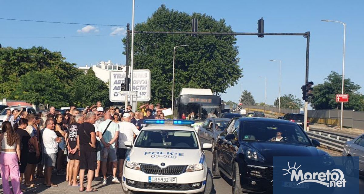 Светофарът на бул Княз Борис I на изхода на Варна