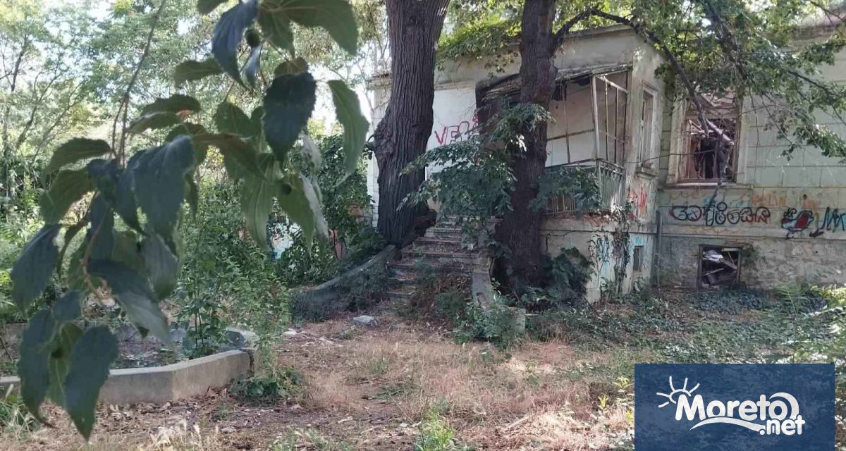 Опасна сграда стои необезопасена в Приморски парк зданието се намира