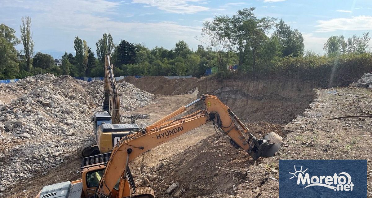 Премахването на двете стари сгради от терена на Националната детска