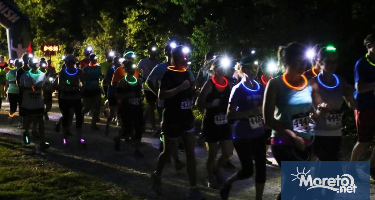 Традиционен вечерен крос шествие със светещи челници и гривни