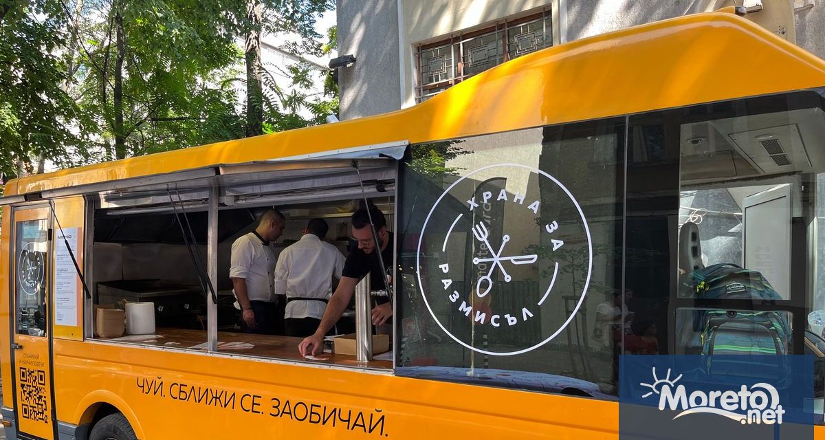 Специален камион в който ястията от кампанията Храна за размисъл