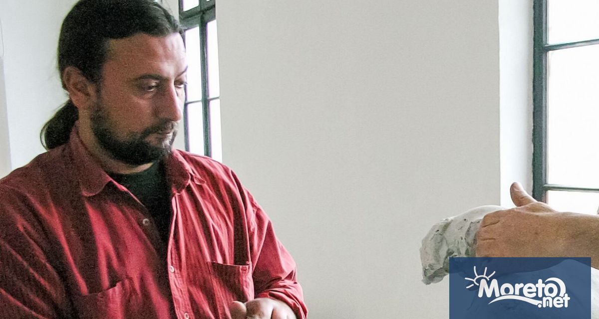 С огромна мъка екипът на Градската художествена галерия Борис Георгиев