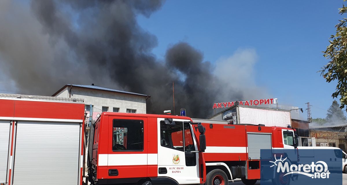 Голям пожар се е разразил в района на входа на