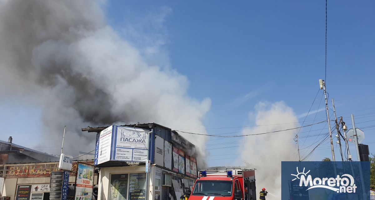 Възникналият пожар в склад за строителни материали е обхванал сервиз