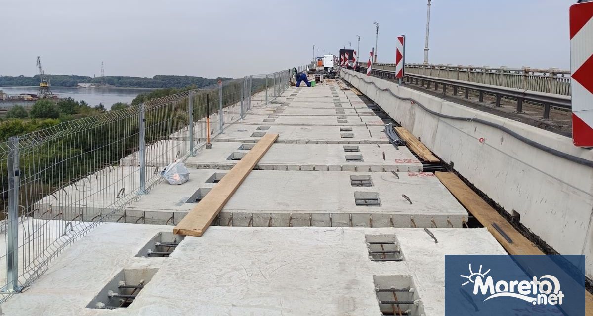 70 стоманобетонови панела са демонтирани и 68 нови са монтирани