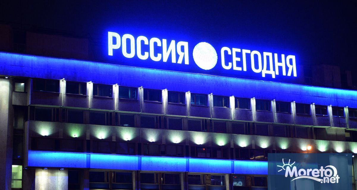 Собственикът на Facebook Мета казва че забранява няколко руски държавни