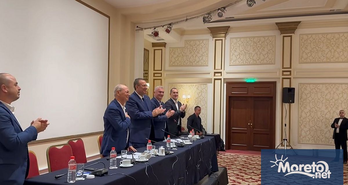 Ахмед Доган говори пред симпатизанти на ДПС след представянето на