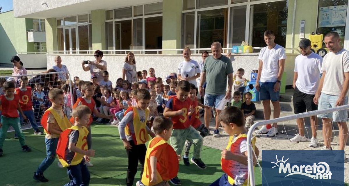 Треньорът на Черно море Илиан Илиев и част от футболистите