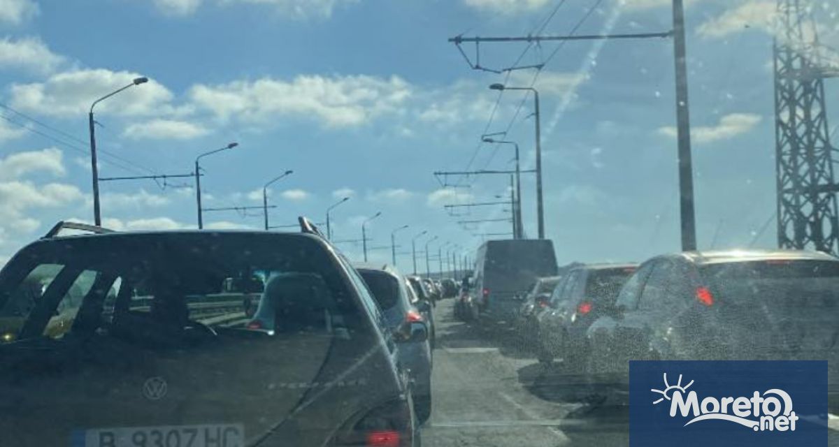 Катастрофа затапи Аспарухов мост съобщиха читатели на Moreto net
Произшествието е в