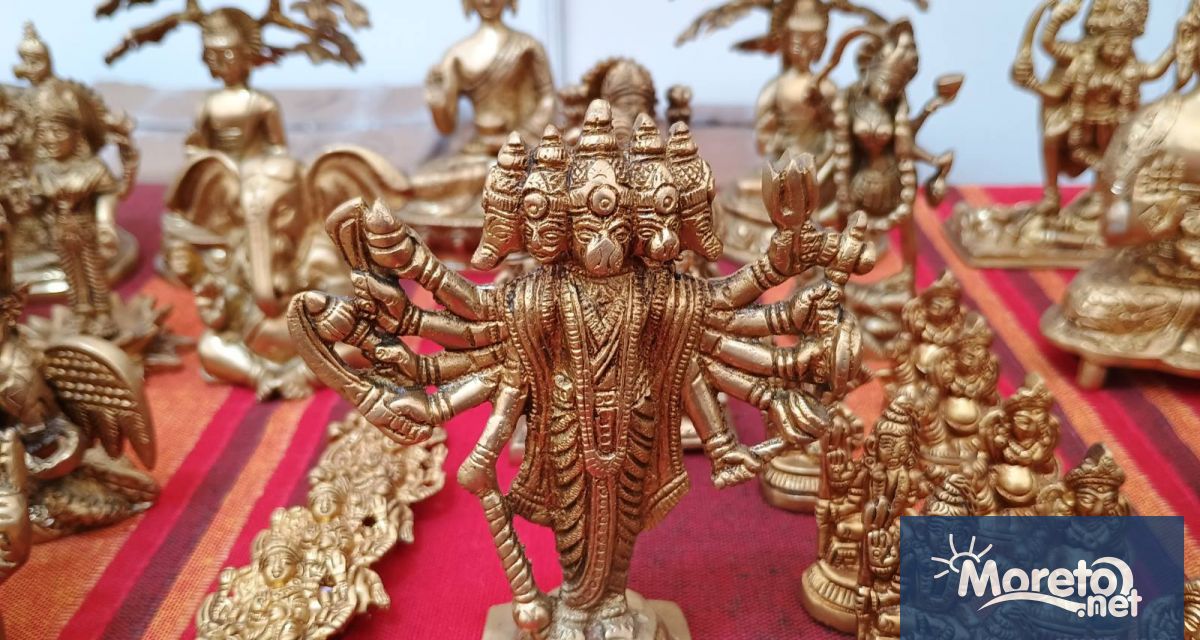 Индийският шопинг фестивал продължава и днес пред община Варна предаде