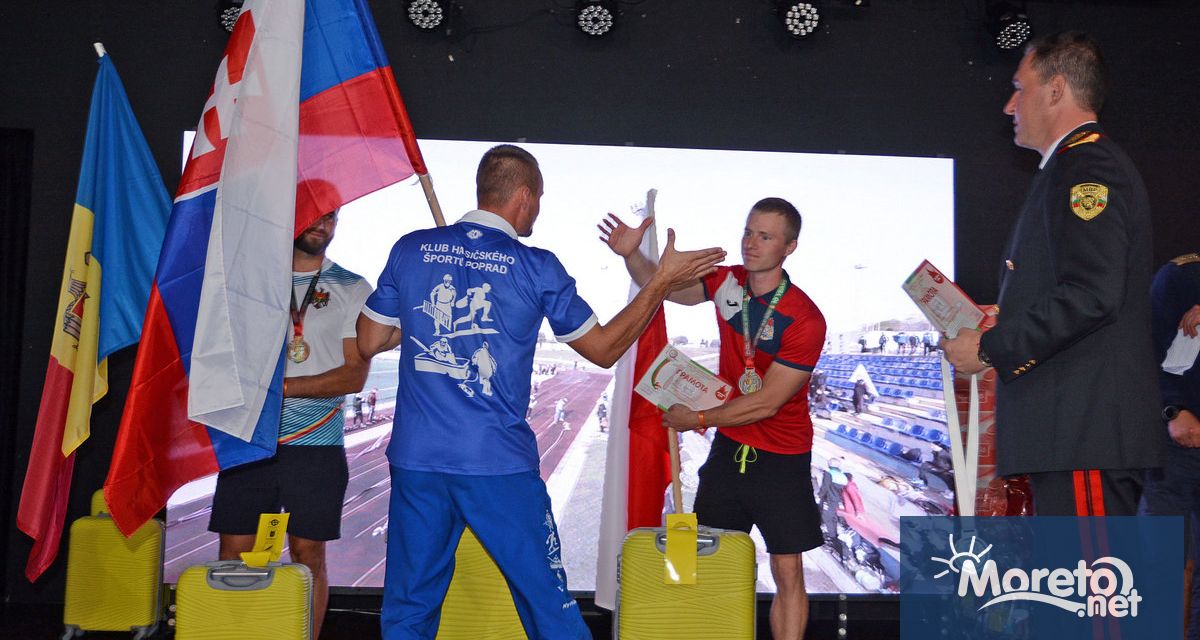 Заместник кметът по обществения ред и сигурност Илия Коев награди част