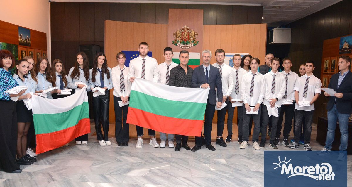 С българското знаме и с пожелание да се завърнат с