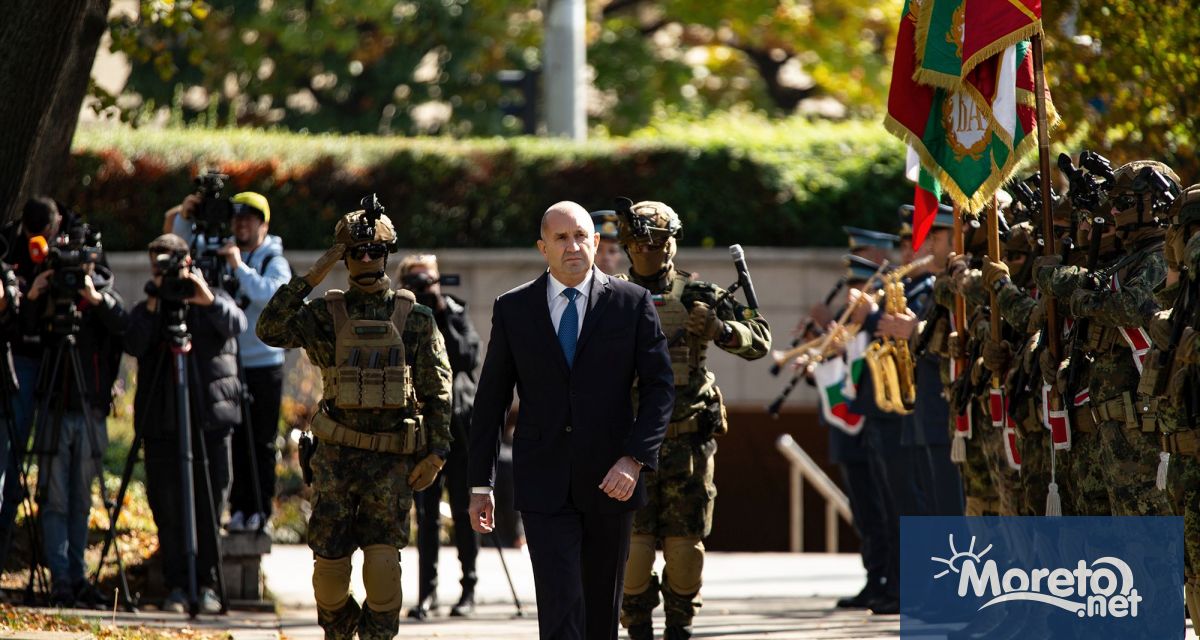 Държавният глава и върховен главнокомандващ на Въоръжените сили Румен Радев