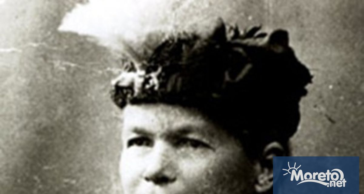 Поставянето на бюст – паметник на революционерката първата дипломирана акушерка