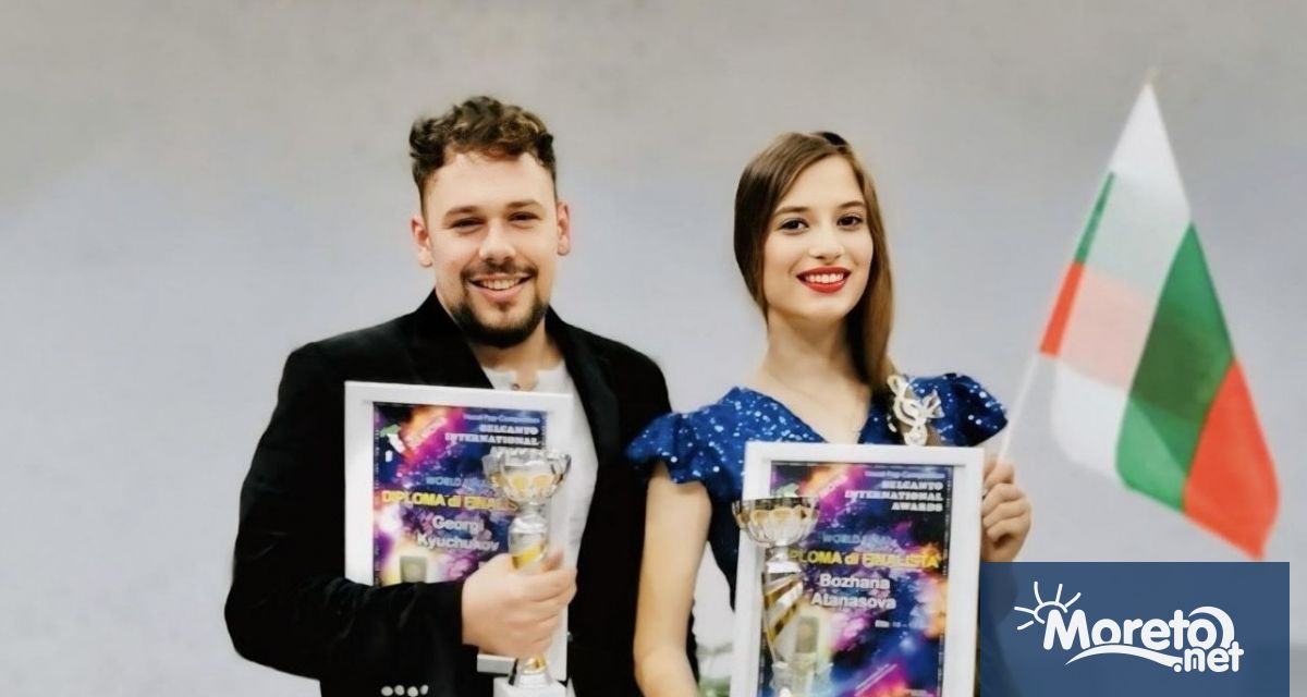 Двамата пяха на сцената на театър Мария Каниля и се