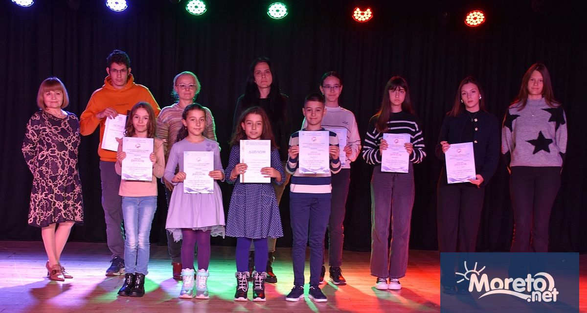 На тържествена церемония в Младежки дом – Варна днес бяха