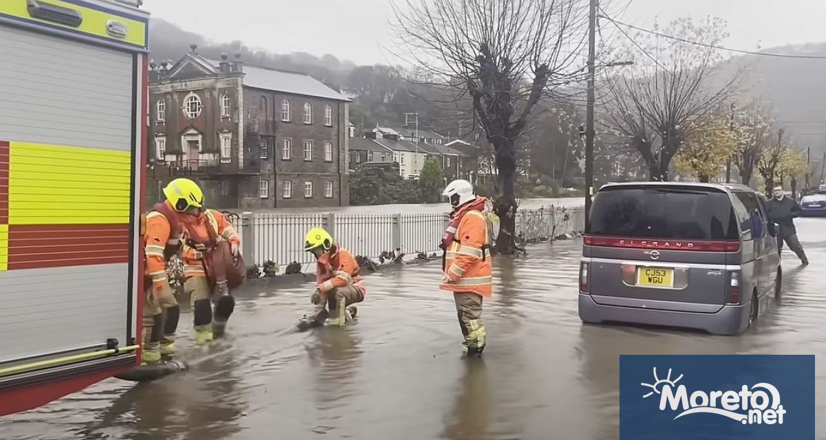 Най малко петима души загинаха след като бурята Берт връхлетя Обединеното