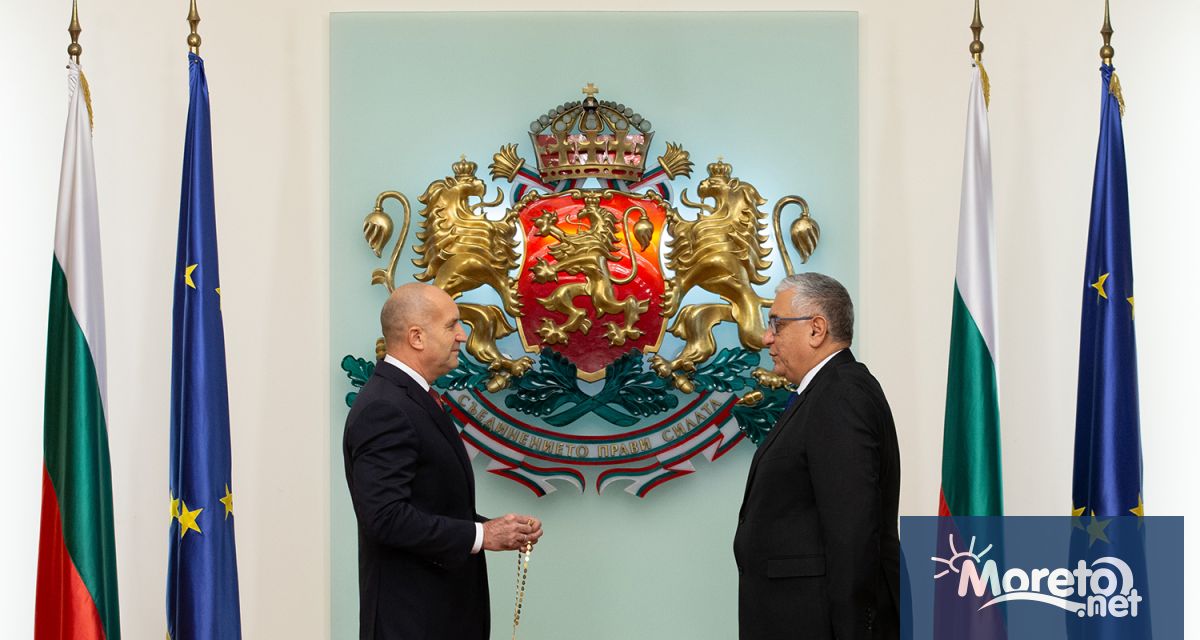 Президентът Румен Радев удостои с държавни отличия трима висши военни