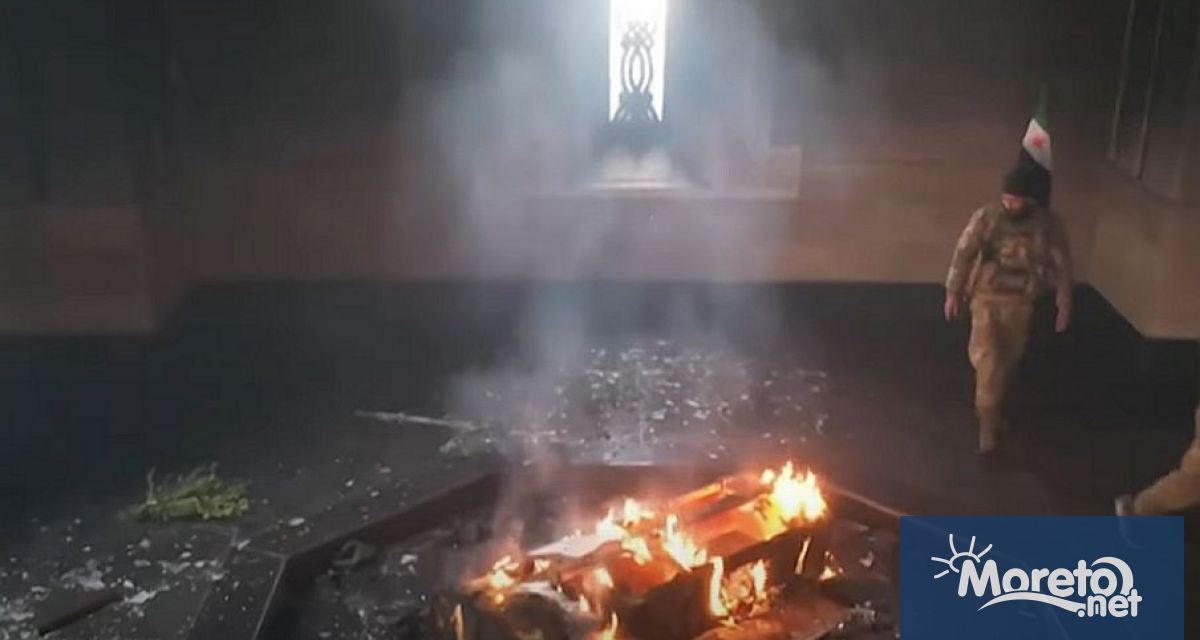 Сирийски бунтовнически бойци разрушиха гробницата на покойния президент Хафез ал Асад