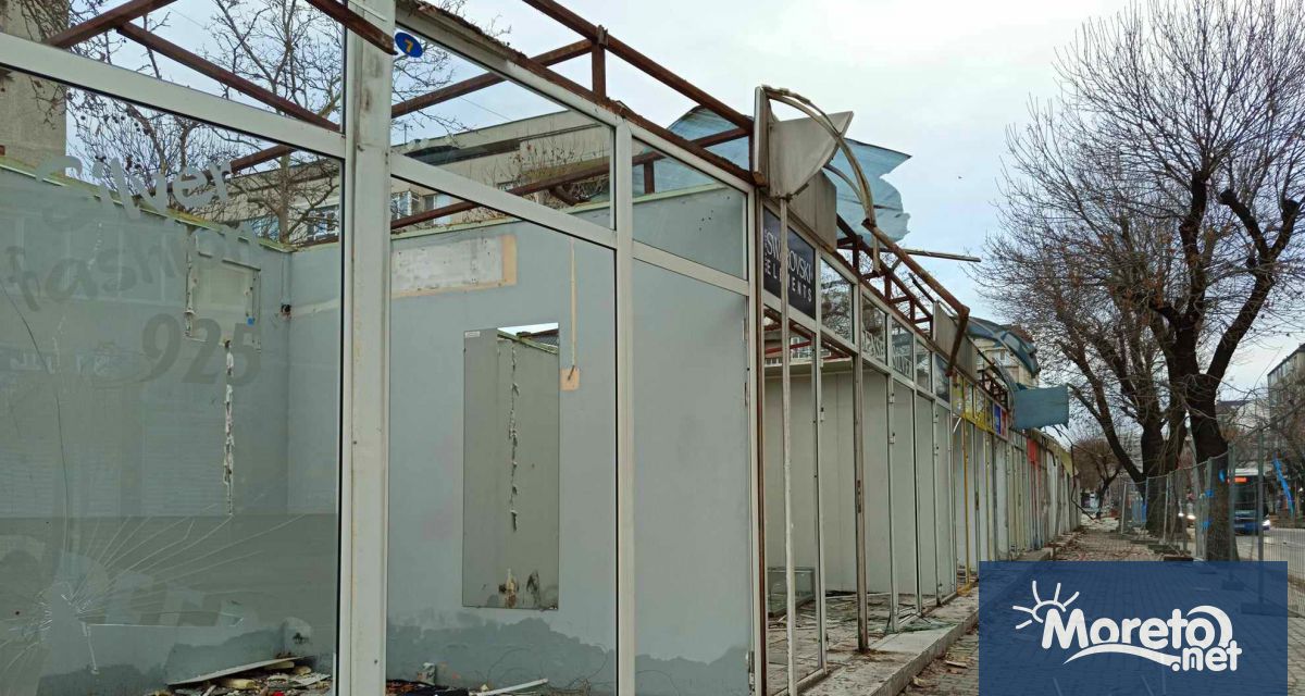 Продължава демонтажът на временните търговски обекти по ул Д р Пискюлиев