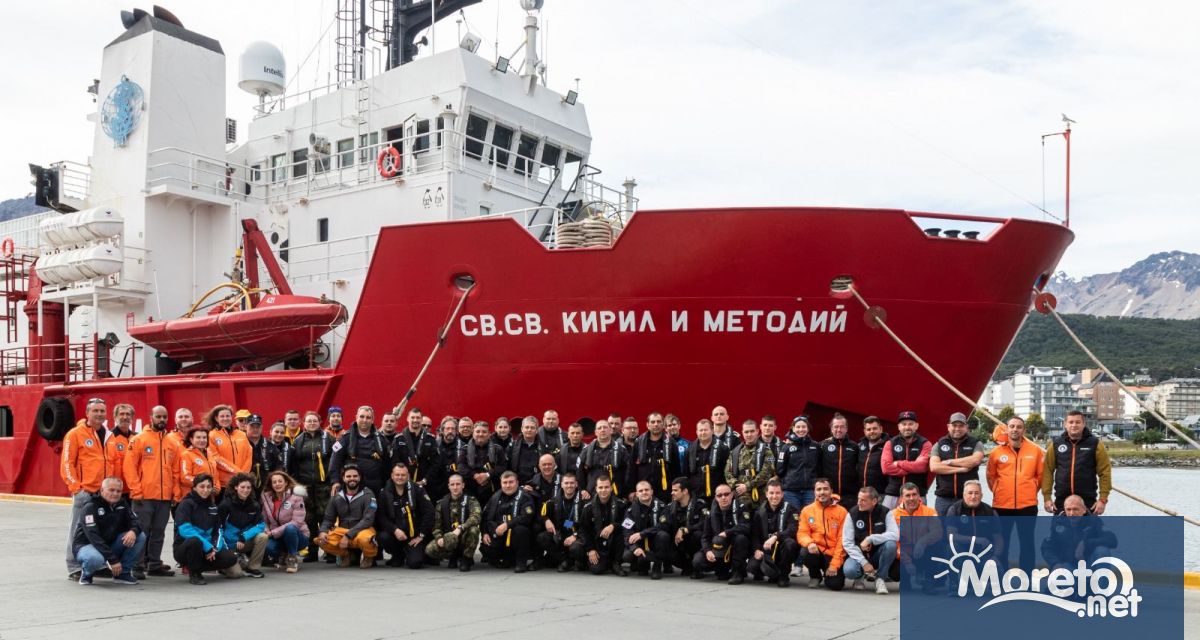 Фотографска изложба на открито ще представи 36 те членове на екипажа