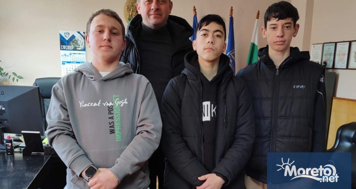 Три 16 годишни момчета предадоха в полицията в Силистра намерен портфейл