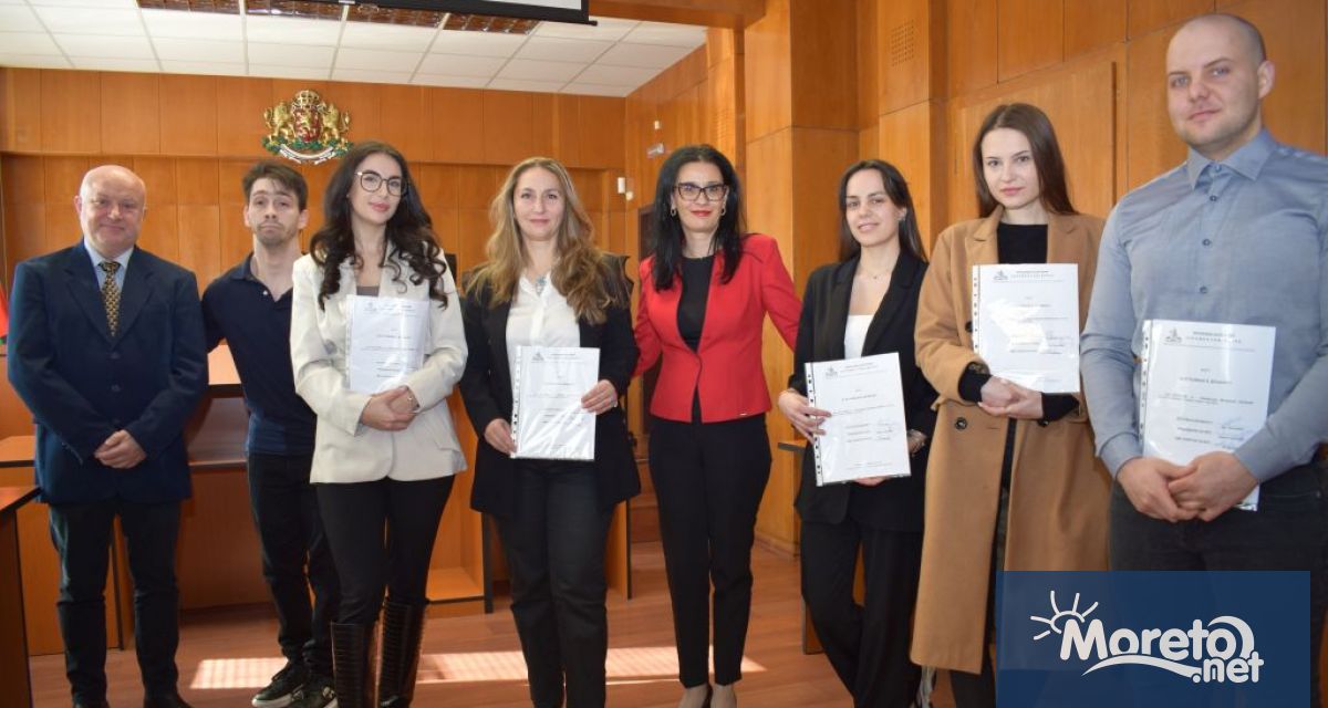 Нови 7 стажант юристи избраха Варненския окръжен съд за да преминат