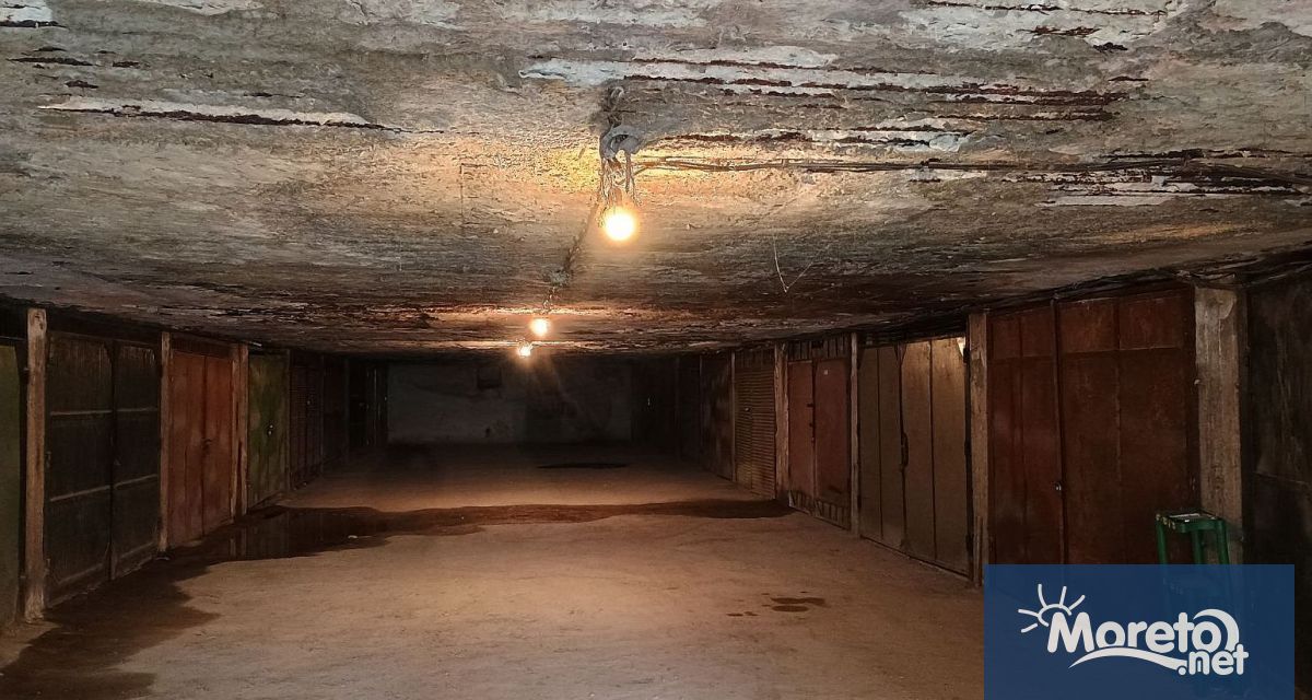 Около опасния подземен паркинг на ул Н Державин за който