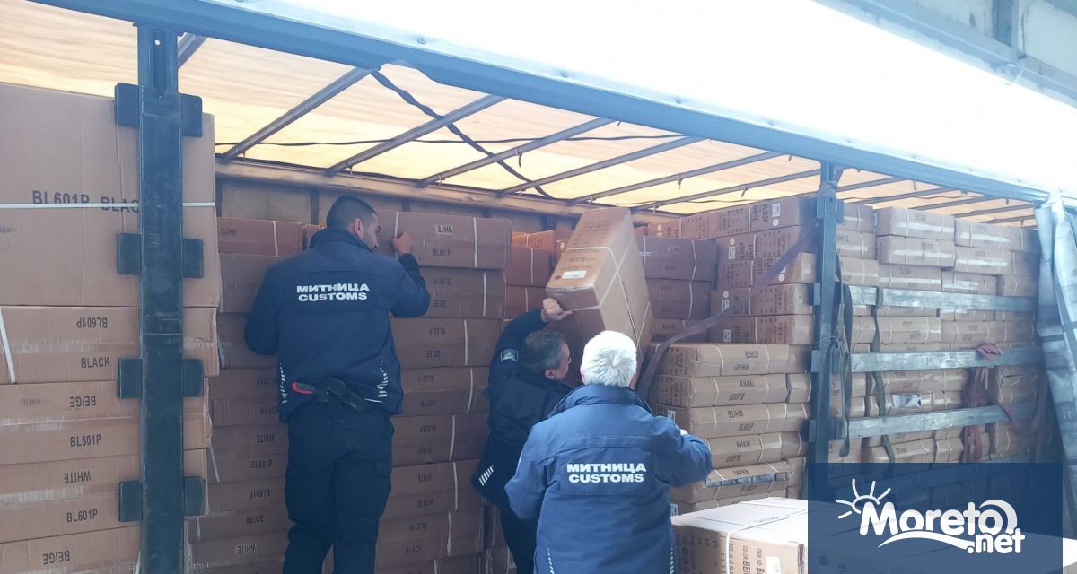 Голямо количество модерни маркови маратонки бяха задържани от митническите инспектори