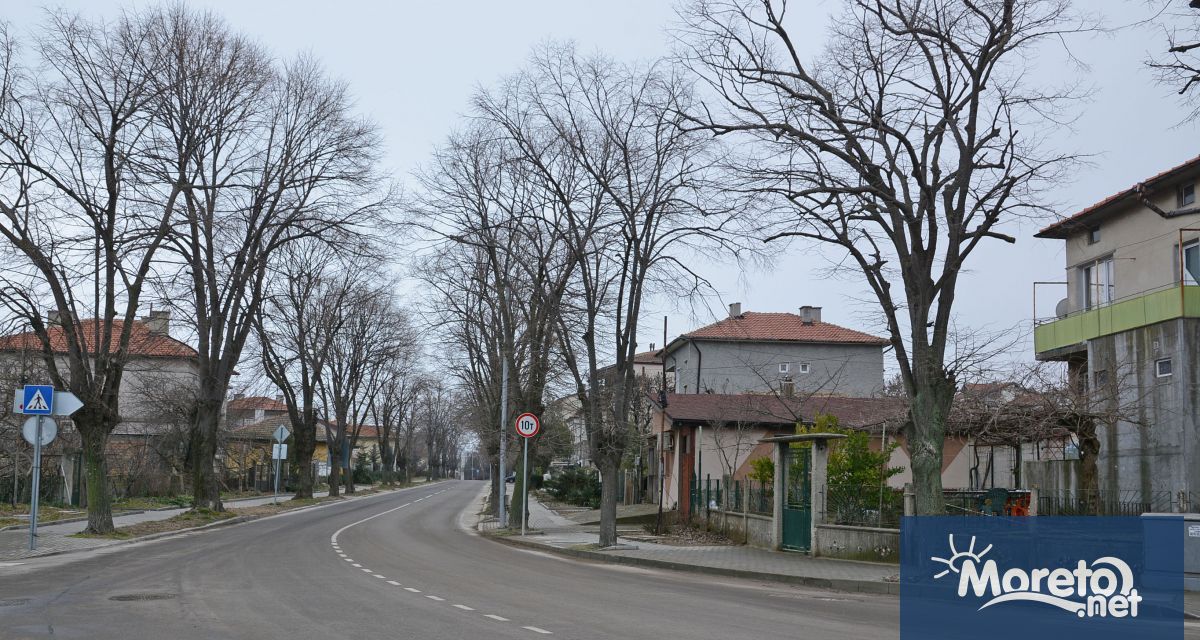 Първите два завоя на пътя от кв Аспарухово към кв