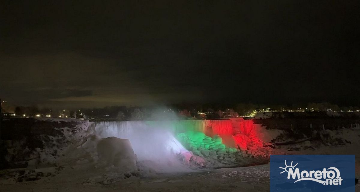 За поредна пета година Ниагарският водопад беше осветен в цветовете