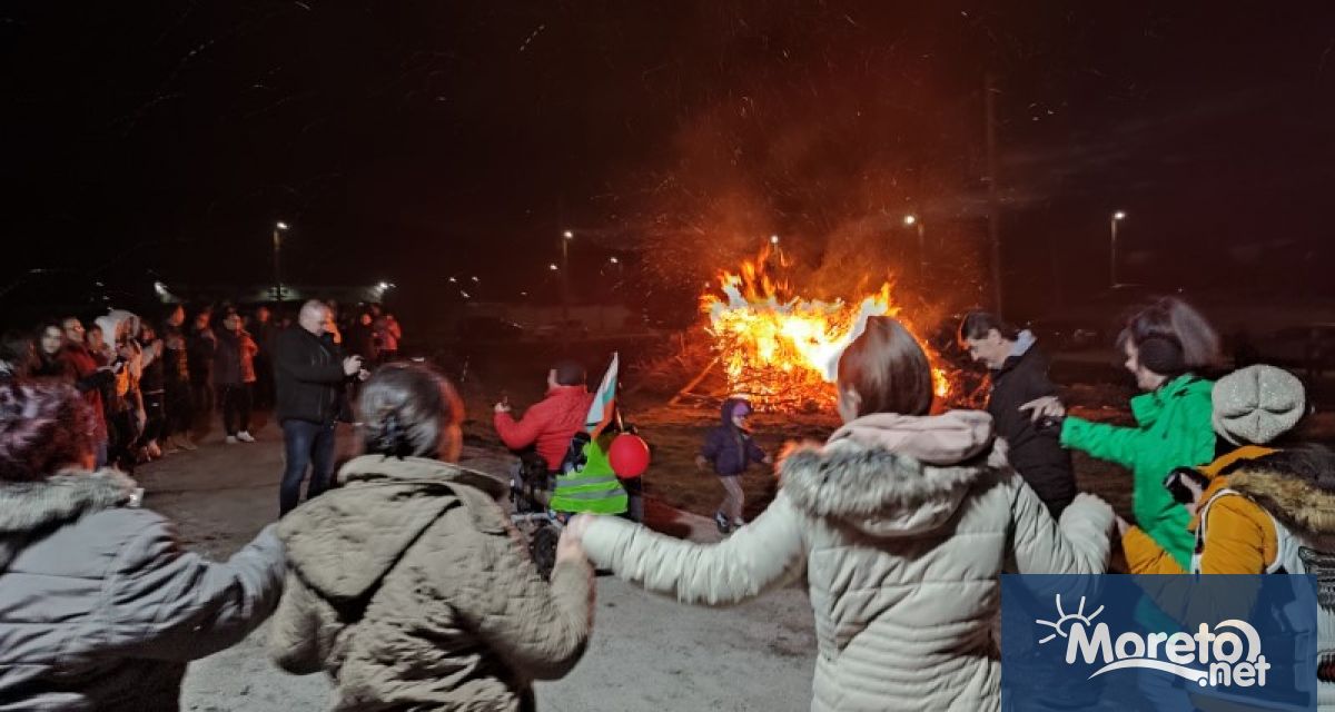 С огнени Сирни Заговезни жителите на Девня отново спазиха традицията