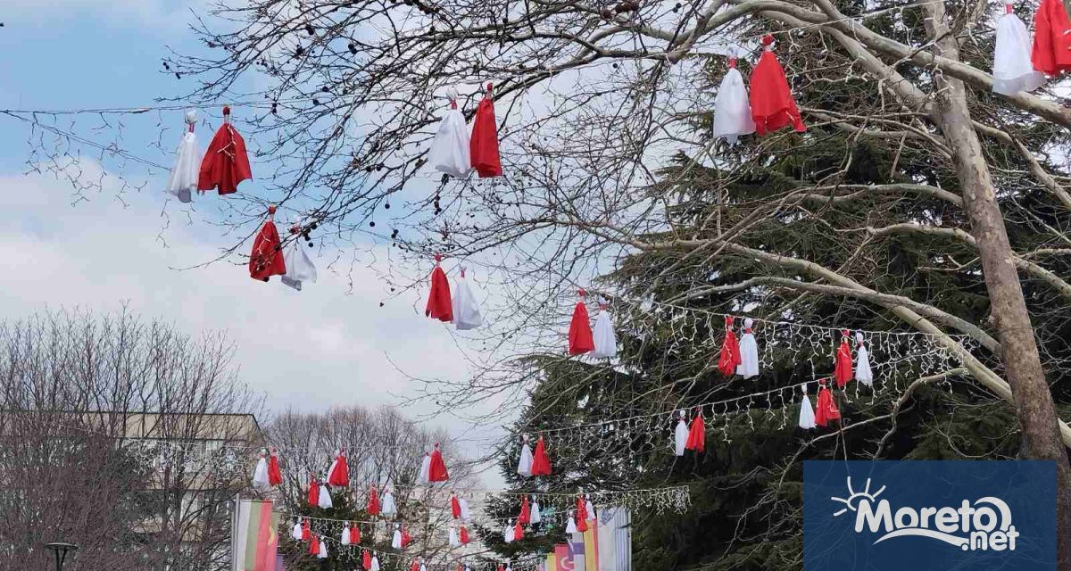 Мартенска украса създава цветно настроение сред студентите в Технически университет