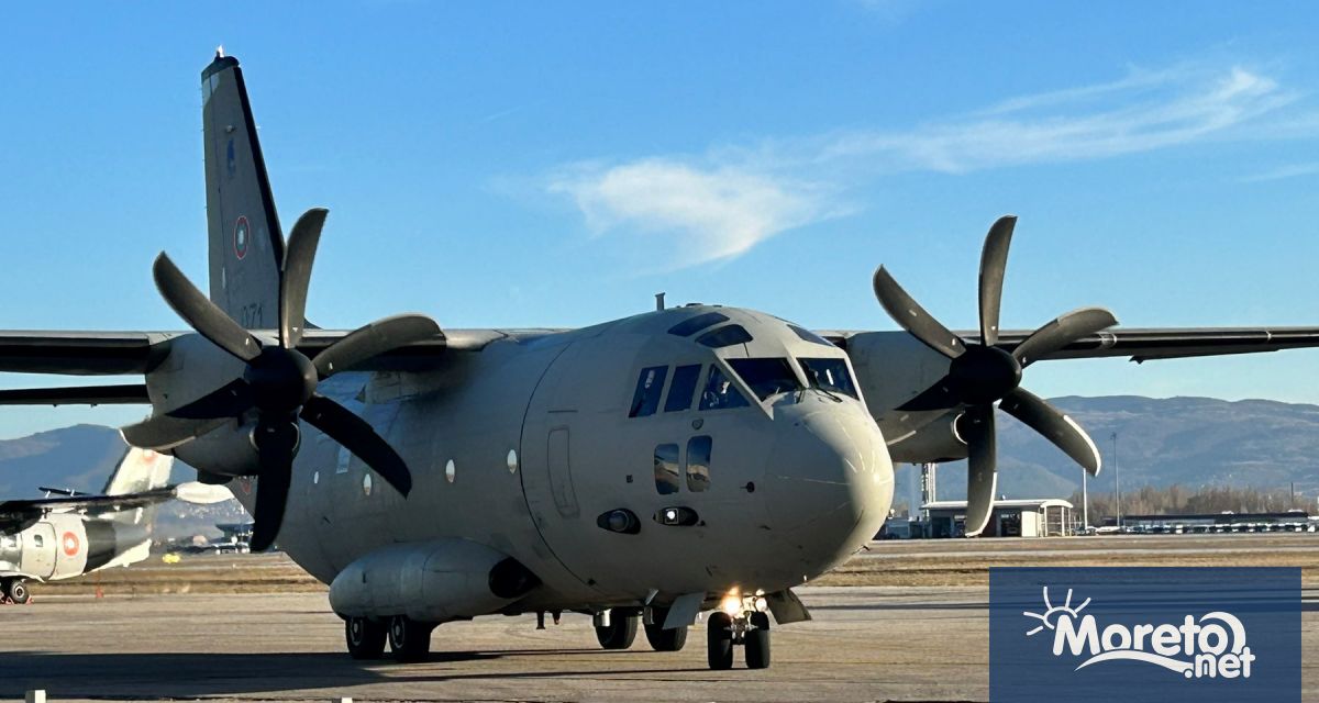 Екипаж от Военновъздушните сили със самолет C 27J Спартан от състава