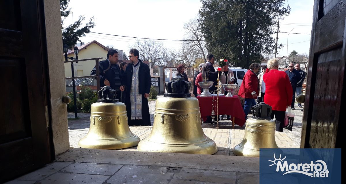 Храмът Св Възнесение Господне в Суворово се сдоби с три нови