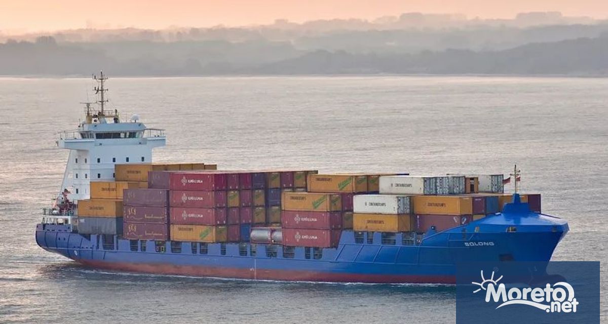 Капитанът на товарен кораб бе арестуван в Англия по подозрение