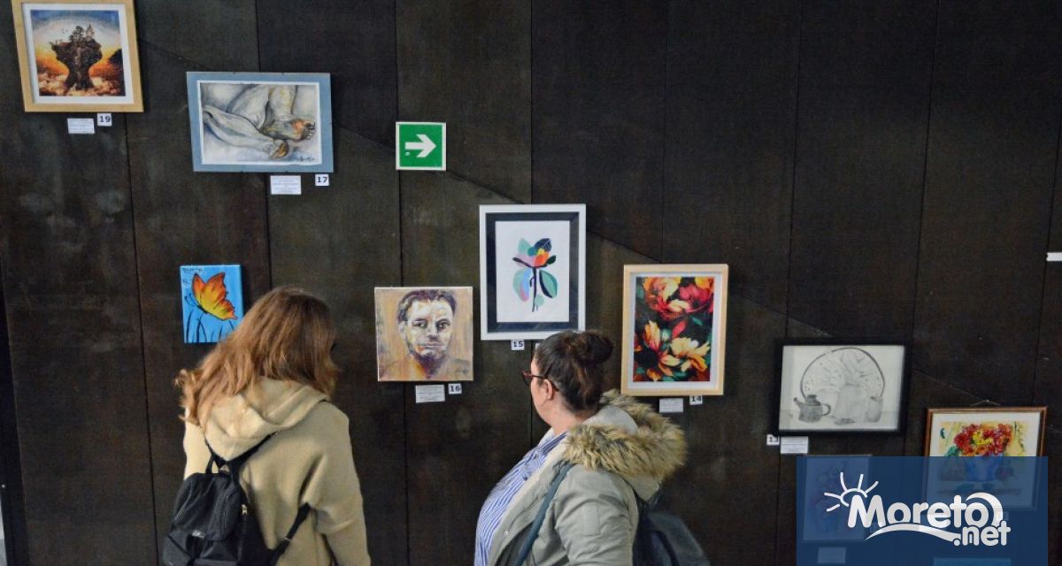 Повече от 50 произведения от различни жанрове живопис графика