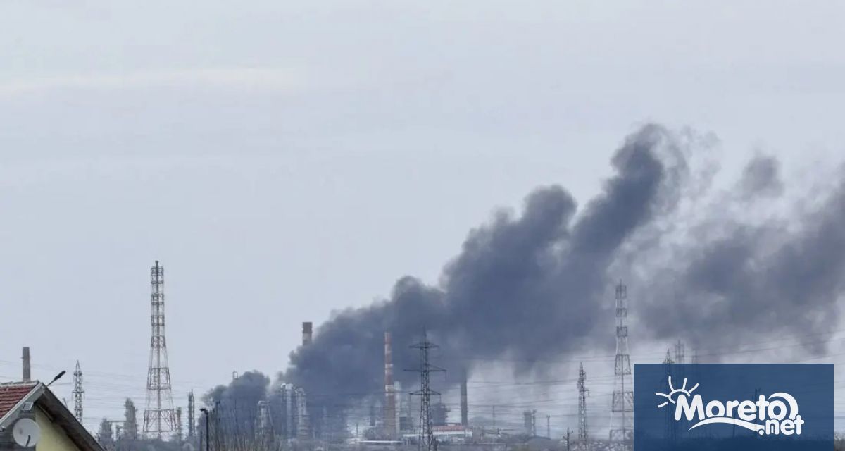 Пожар в нефтената рафинерия край Бургас Огънят е избухнал тази
