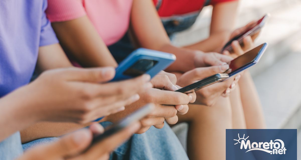 Децата стават активни потребители на интернет и социалните медии все