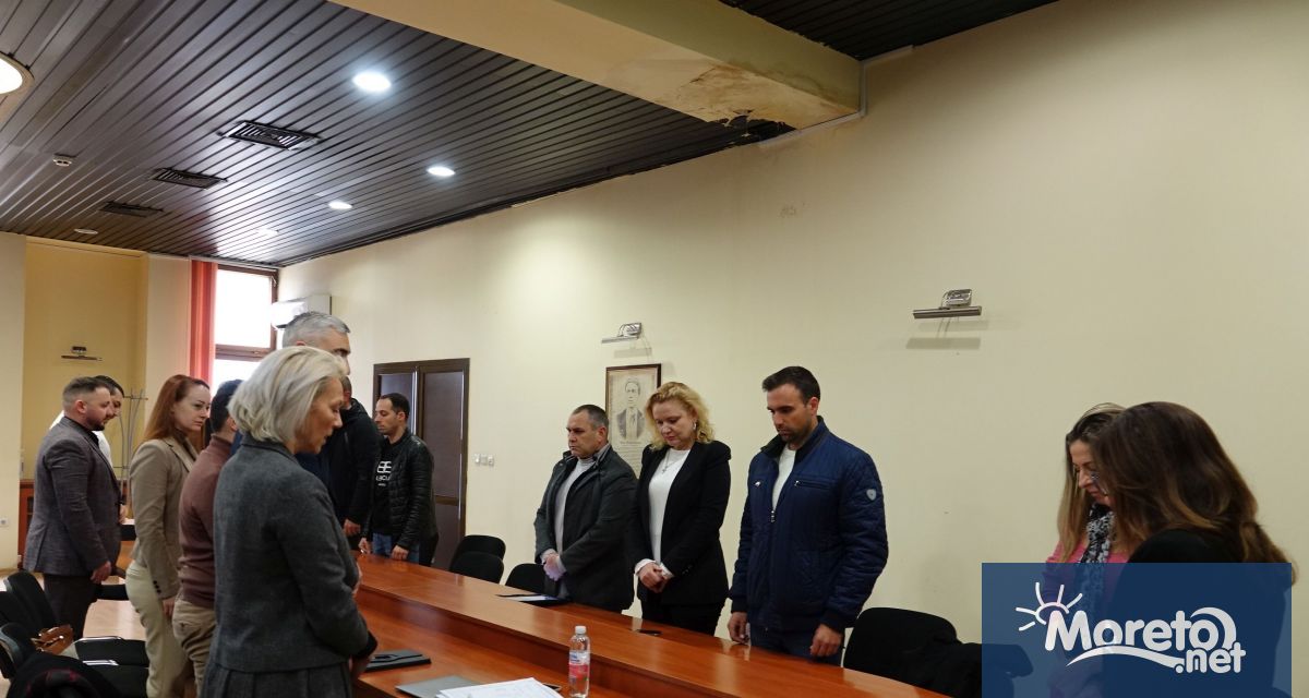 С едноминутно мълчание в памет на загиналите при пожара в