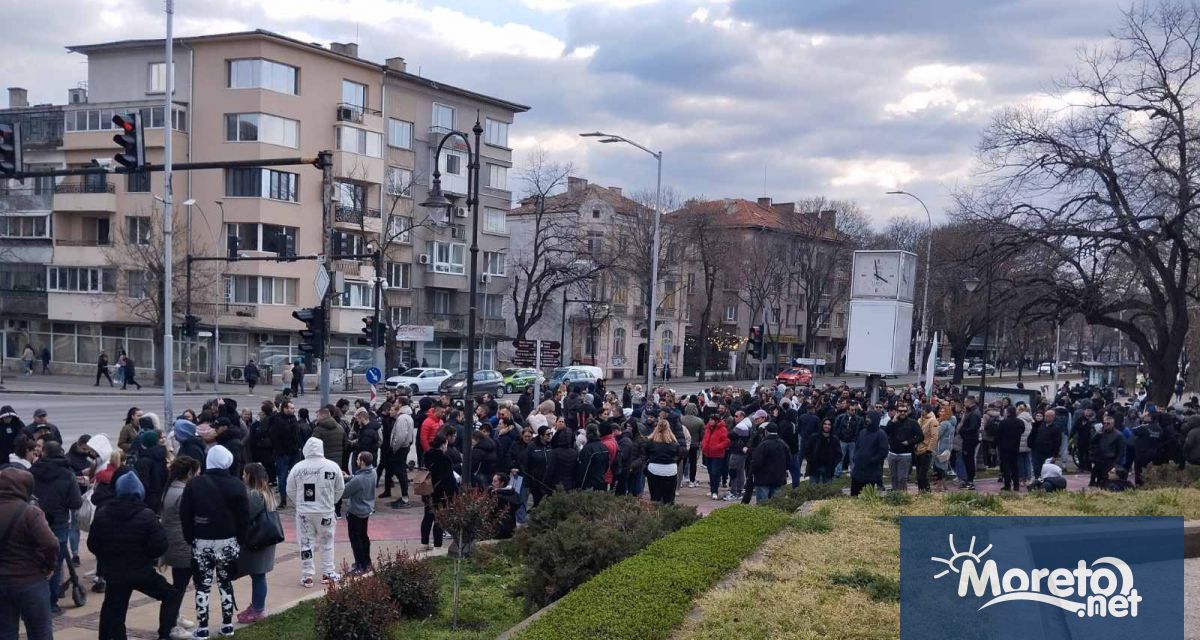 Собственици на заведения във Варна и близките курортите излизат днес