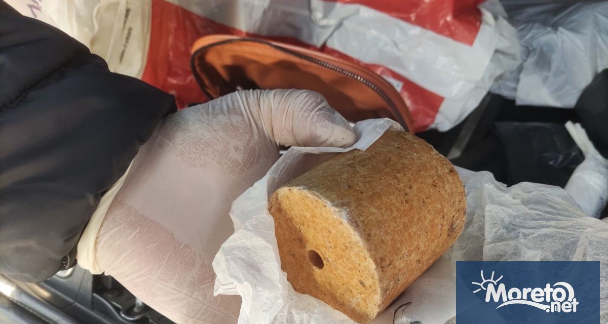 Тротил електрически капсул детонатори и различни боеприпаси са открити в автомобил